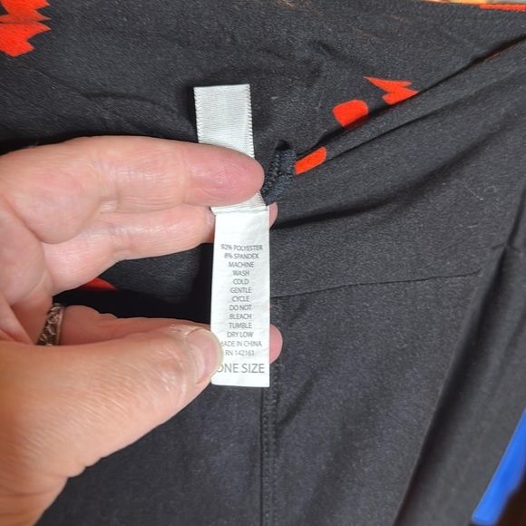 NWOT LuLaRoe Halloween Jack O’Lantern Smile Leggings Black Orange Size OS (2-10) - Picture 5 of 6